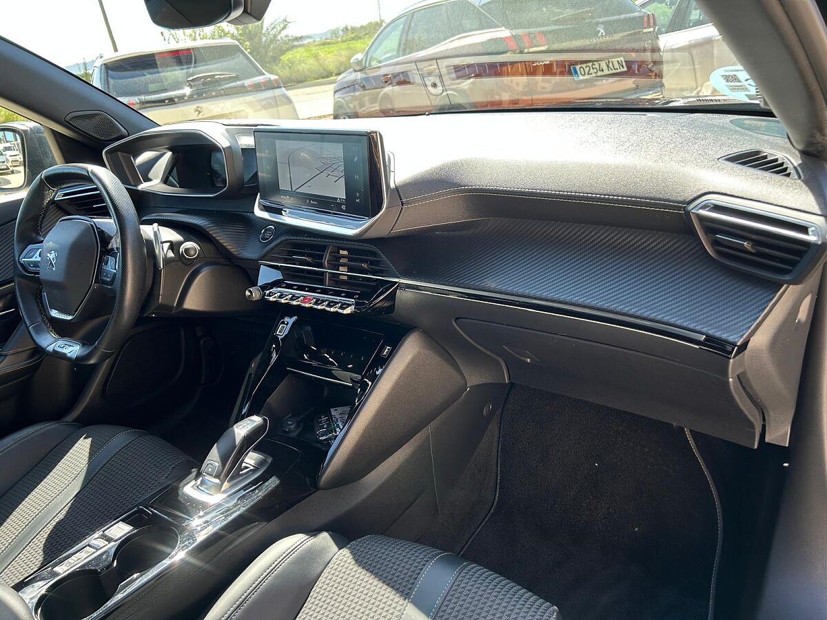 PEUGEOT 2008 GT 1.2 E-THP AUTO SPANISH LHD IN SPAIN 68000 MILES SUPERB 2020